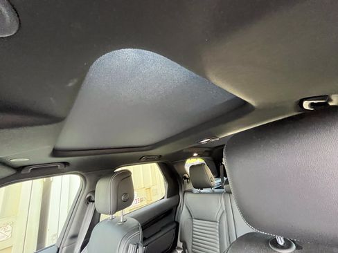 Used 2025 Land Rover Discovery S AWD/4WD image 26