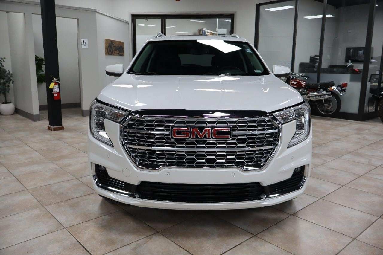 Used 2024 GMC Terrain Denali w/ Denali Premium Package AWD/4WD image 8