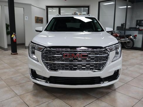Used 2024 GMC Terrain Denali w/ Denali Premium Package AWD/4WD image 8