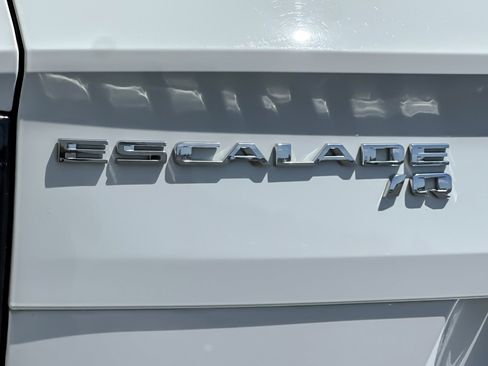 Used 2025 Cadillac Escalade IQ Luxury 2 w/ LPO, Premium Carpet Package AWD/4WD image 26