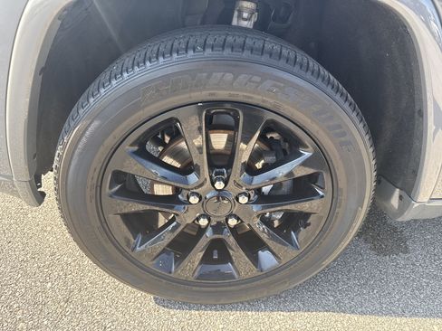 Used 2021 Jeep Grand Cherokee Laredo X AWD/4WD image 12