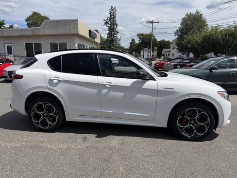 Used 2022 Alfa Romeo Stelvio Veloce AWD/4WD image 10