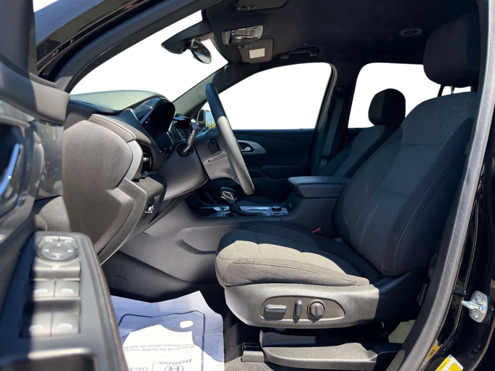 Used 2023 Chevrolet Traverse LT AWD/4WD image 11