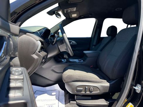 Used 2023 Chevrolet Traverse LT AWD/4WD image 11