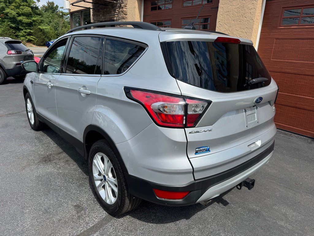 Used 2018 Ford Escape SE w/ SE Sync 3 Package AWD/4WD image 10