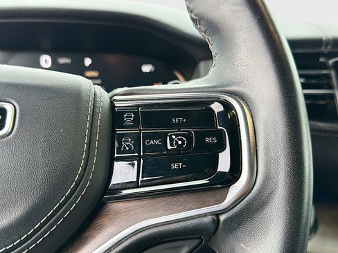 Used 2022 Jeep Grand Wagoneer Series II image 39