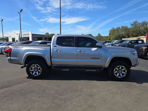Used 2022 Toyota Tacoma TRD Sport image 2