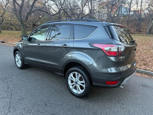 Used 2017 Ford Escape SE w/ Equipment Group 201A image 5