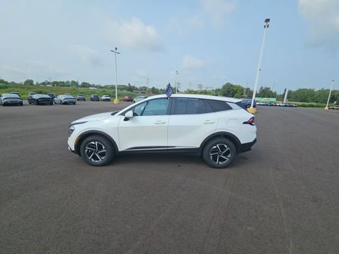 Used 2023 Kia Sportage LX AWD/4WD image 5