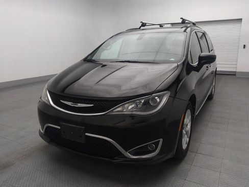 Used 2017 Chrysler Pacifica Touring-L w/ Tire & Wheel Group image 15