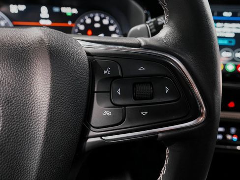 Used 2023 Buick Envision Essence image 25