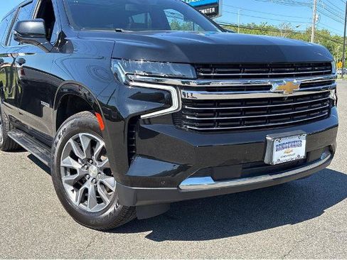 Used 2022 Chevrolet Tahoe LT w/ Luxury Package AWD/4WD image 2