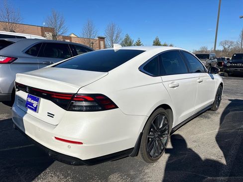 Used 2023 Honda Accord Touring image 3