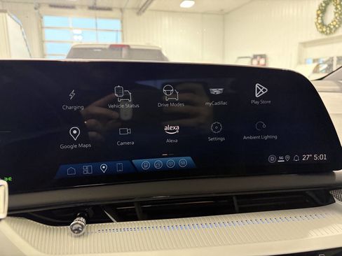 Used 2025 Cadillac Optiq Luxury 1 w/ LPO, Floor Liner Package image 14