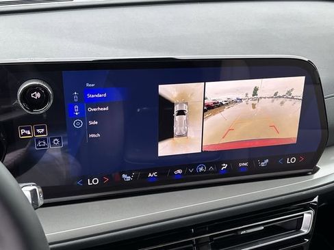 New 2026 Chevrolet Traverse LT w/ Sun and Wheel Package FWD image 16
