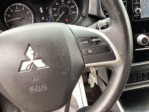 Used 2020 Mitsubishi Outlander ES image 21