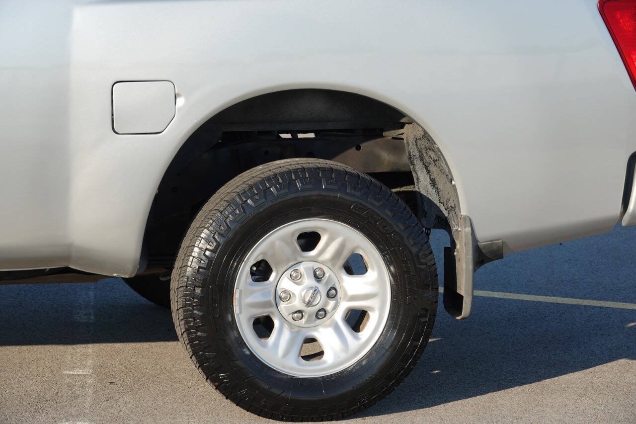 Used 2004 Nissan Titan XE w/ (PRF) Preferred Pkg AWD/4WD image 17