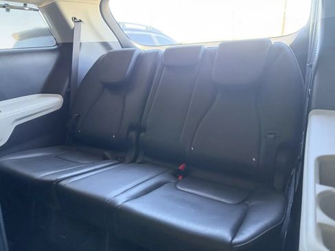 Used 2024 Kia Carnival EX FWD image 17