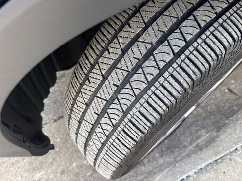 Used 2025 Honda Passport EX-L image 9