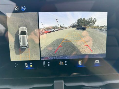 New 2026 Chevrolet Equinox LT image 18