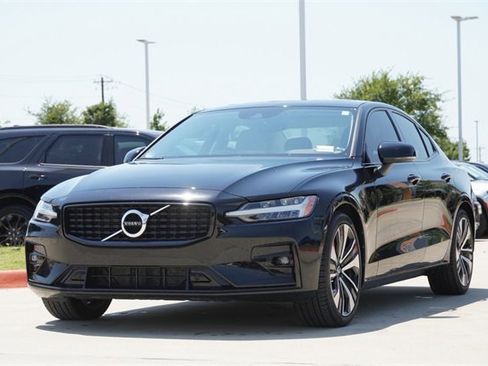 Used 2022 Volvo S60 B5 Momentum w/ Premium Package image 3