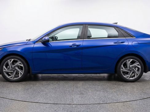Used 2025 Hyundai Elantra SEL FWD image 5