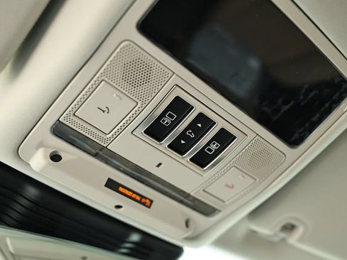 New 2026 Land Rover Discovery Limited Edition AWD/4WD image 59