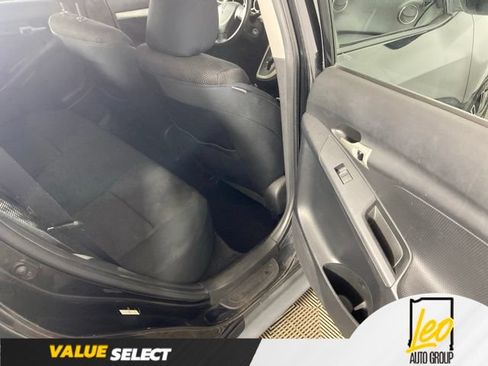 Used 2009 Pontiac Vibe w/ Preferred Package FWD image 19