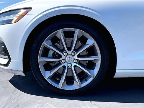Used 2019 Volvo S60 T5 Momentum w/ Premium Package FWD image 11