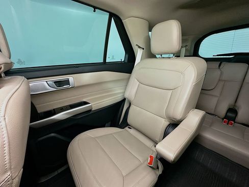 Used 2024 Ford Explorer Limited w/ Limited Technology Package AWD/4WD image 12