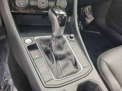 Certified 2023 Volkswagen Jetta SE w/ Panoramic Sunroof Package image 24