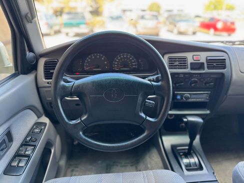 Used 2002 Toyota 4Runner SR5 image 18