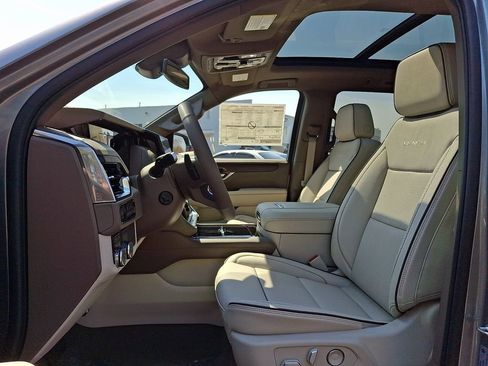 New 2026 GMC Yukon Denali w/ Sun & Power Step Package AWD/4WD image 9