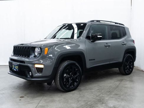Used 2022 Jeep Renegade Altitude w/ Convenience Group AWD/4WD image 3