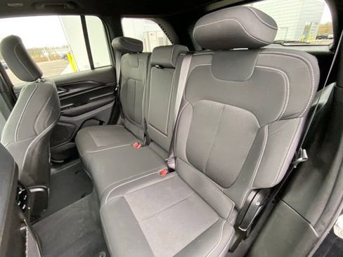 Used 2024 Jeep Grand Cherokee Laredo X AWD/4WD image 13