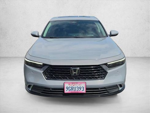Used 2023 Honda Accord Touring image 2