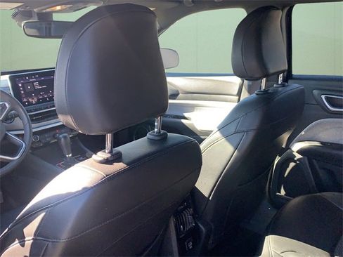 Used 2024 Jeep Compass Latitude image 21