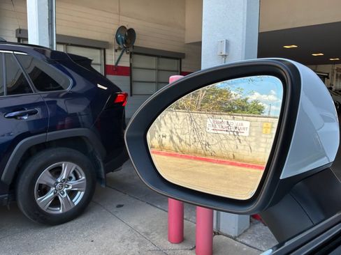 Used 2024 Buick Envision Preferred AWD/4WD image 19