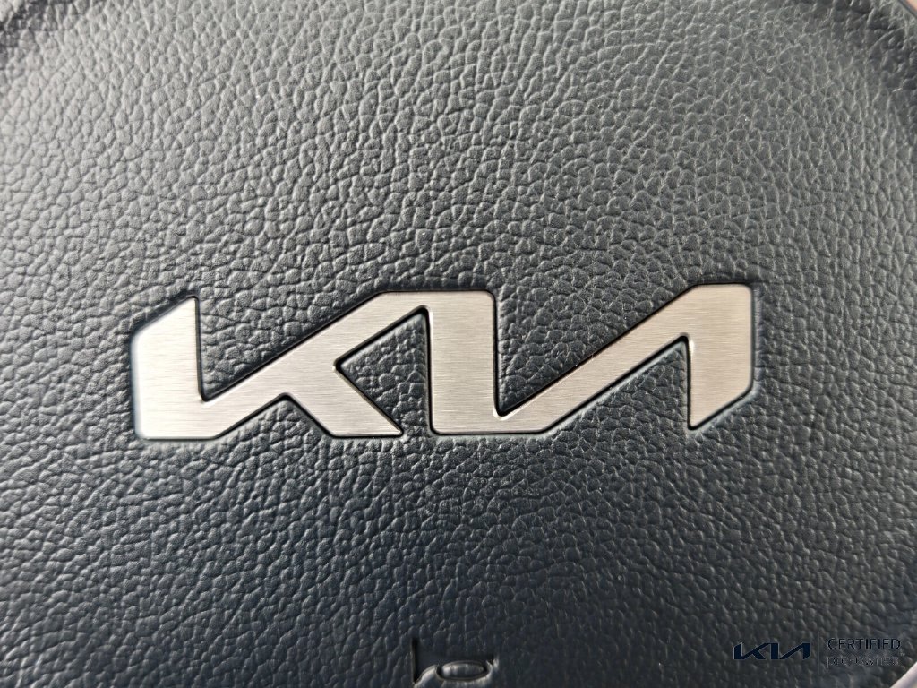 Certified 2025 Kia Carnival EX FWD image 27