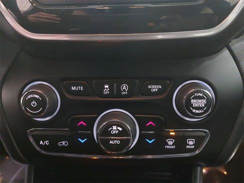 Used 2022 Jeep Cherokee Limited w/ Sun & Sound Group image 38