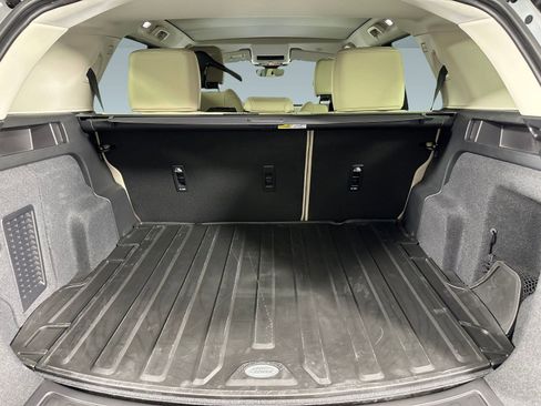 Used 2025 Land Rover Discovery Sport S image 22