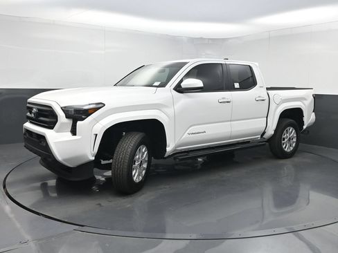 Used 2024 Toyota Tacoma SR5 AWD/4WD image 20