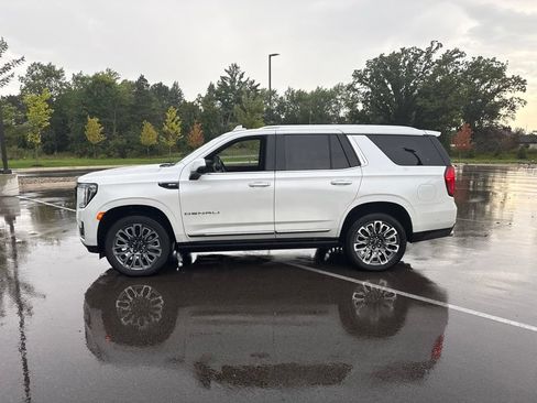 Used 2024 GMC Yukon Denali Ultimate AWD/4WD image 2