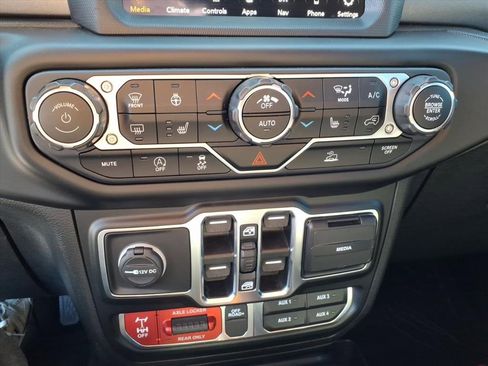 Used 2020 Jeep Gladiator Mojave w/ Dual Top Group image 8