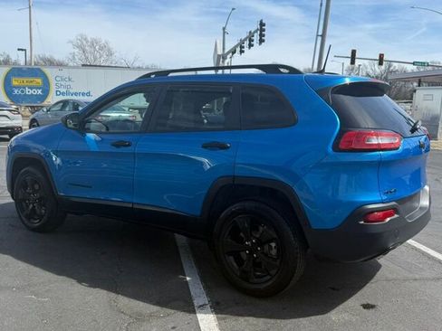 Used 2017 Jeep Cherokee Sport image 11