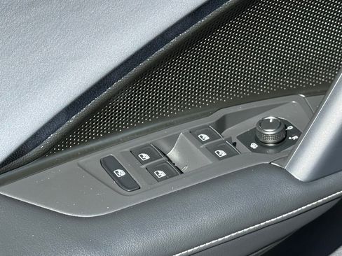 New 2026 Volkswagen Tiguan SE FWD image 11