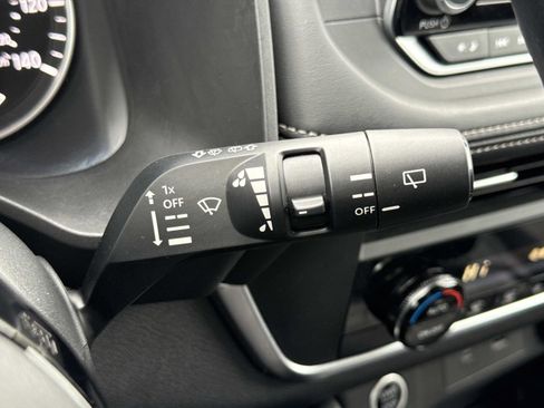 Used 2023 Nissan Rogue SV image 10