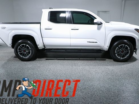 Used 2024 Toyota Tacoma TRD Sport AWD/4WD image 6