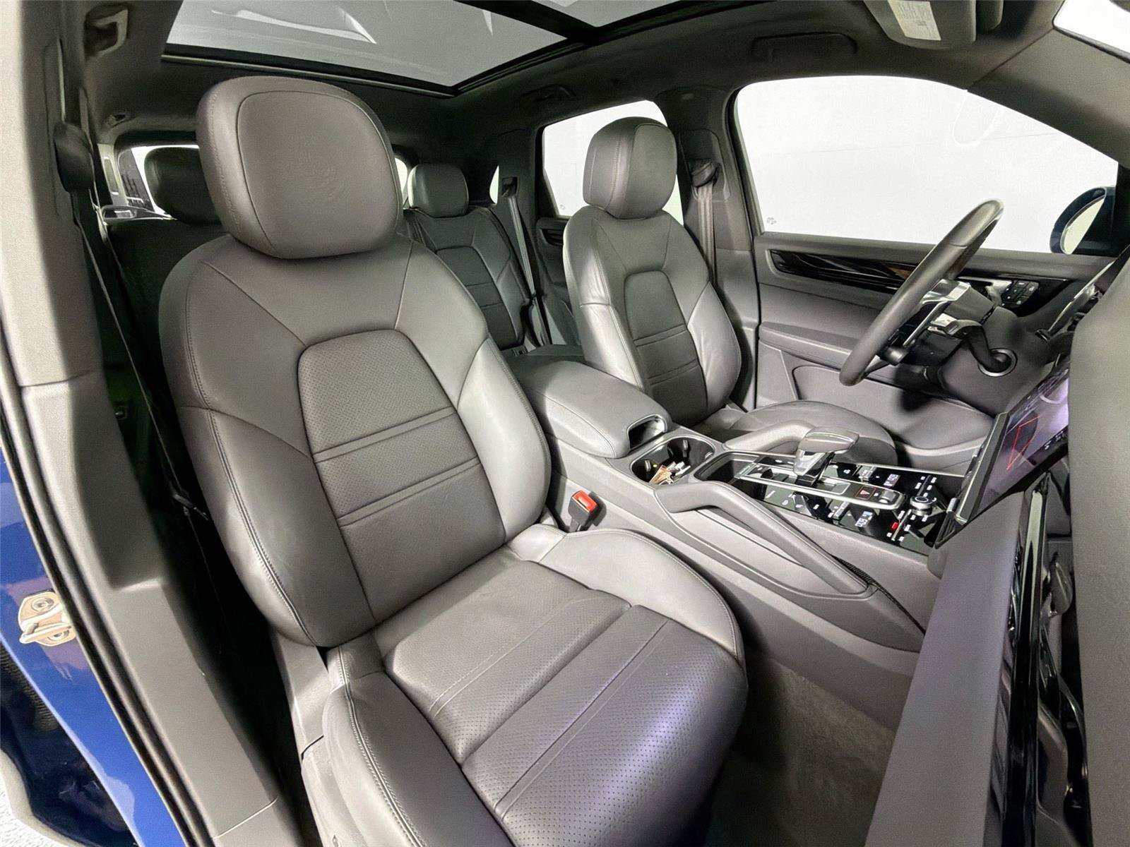 Certified 2022 Porsche Cayenne Coupe AWD/4WD image 28
