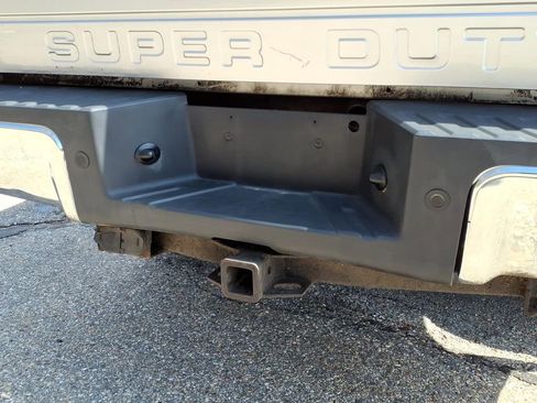 Used 2016 Ford F250 XLT w/ XLT Premium Package AWD/4WD image 13